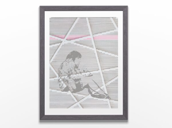 Dans un cadre, affiche d’art imprimée sur du papier de qualité qui représente une femme pensive dans un jardin de Montréal avec un arrière plan graphique réalisé à la main au feutre - Pensive