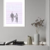 Dans un contexte, affiche d’art imprimée sur du papier de qualité qui représente inspire l'amour sur un fond graphique fait au feutre et la photo d'un couple qui se tient la main - l'amour ensemble