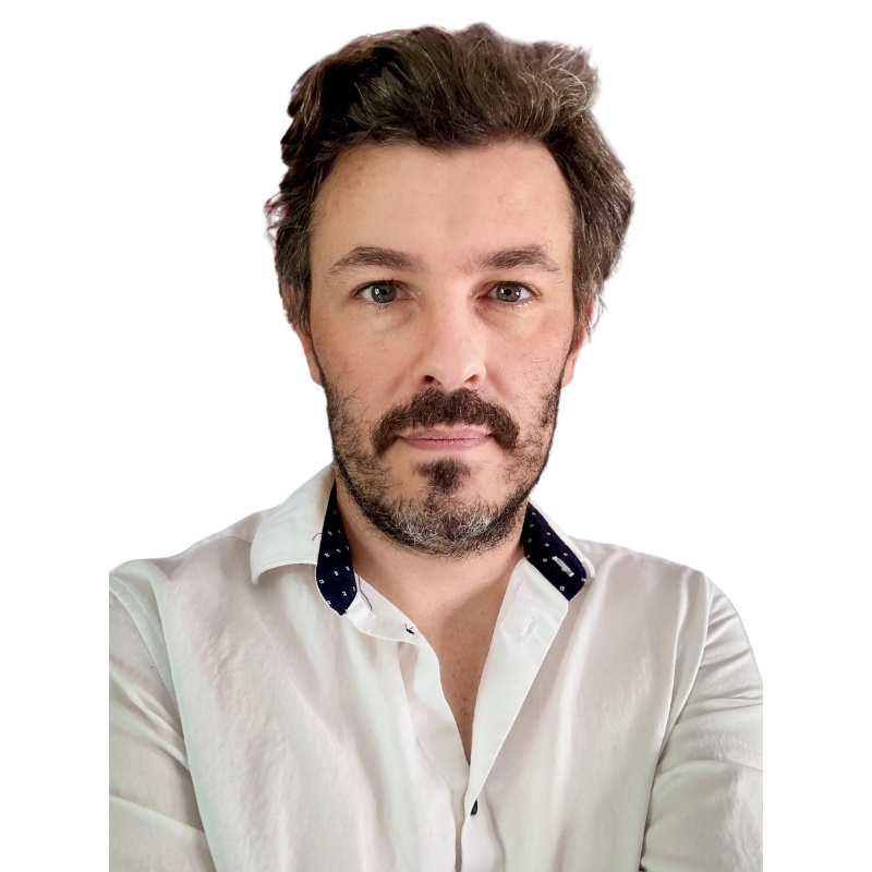 Photo de Sylvain Martin artiste peintre d'art abstrait